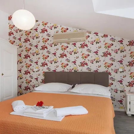 Apartment Angela - With Balcony And Sea View Dajana